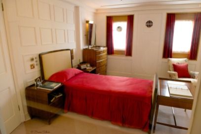 The Duke of Edinburgh's bedroom The Queen and the Duke of Edinburgh occupied simple private cabins on the Britannia, two adjoining bedrooms on the starboard side with twin beds. The Queen preferred floral decoration while Prince Philip favoured dark timber furniture and requested pillows that did not have lace borders.